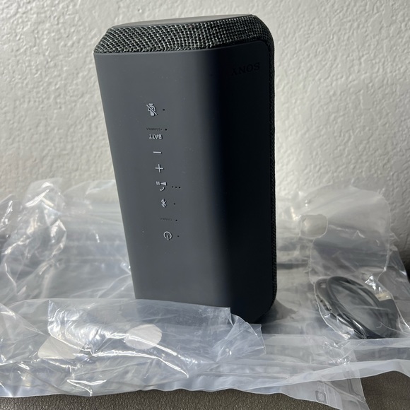 SONY SRSXE300 Bluetooth speaker - Picture 1 of 11